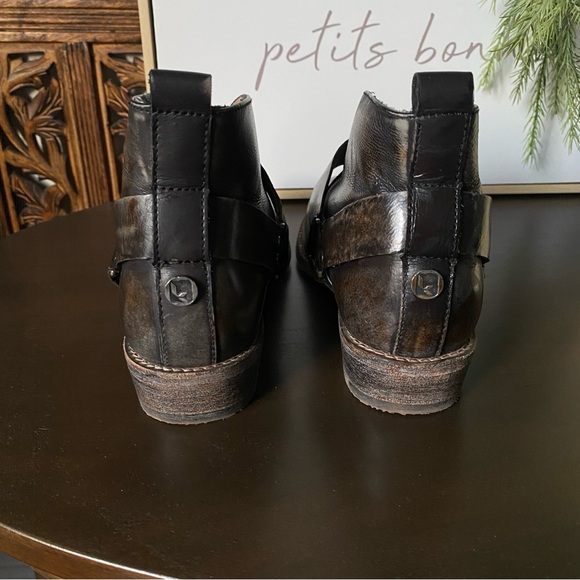 Koolaburra by UGG - Leather Dame Harness Distressed Ankle Boots - Size 7 - Picture 2 of 11